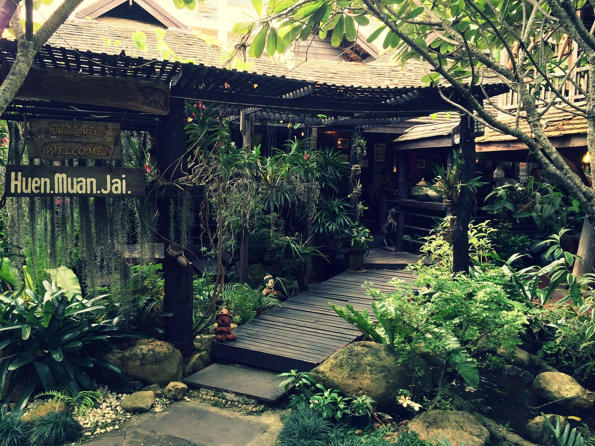 Immerse in Chiang Khong’s cultural glow in the hot season